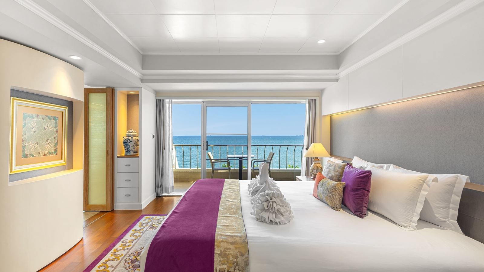 rooms-royal-wing-suite-one-bedroom