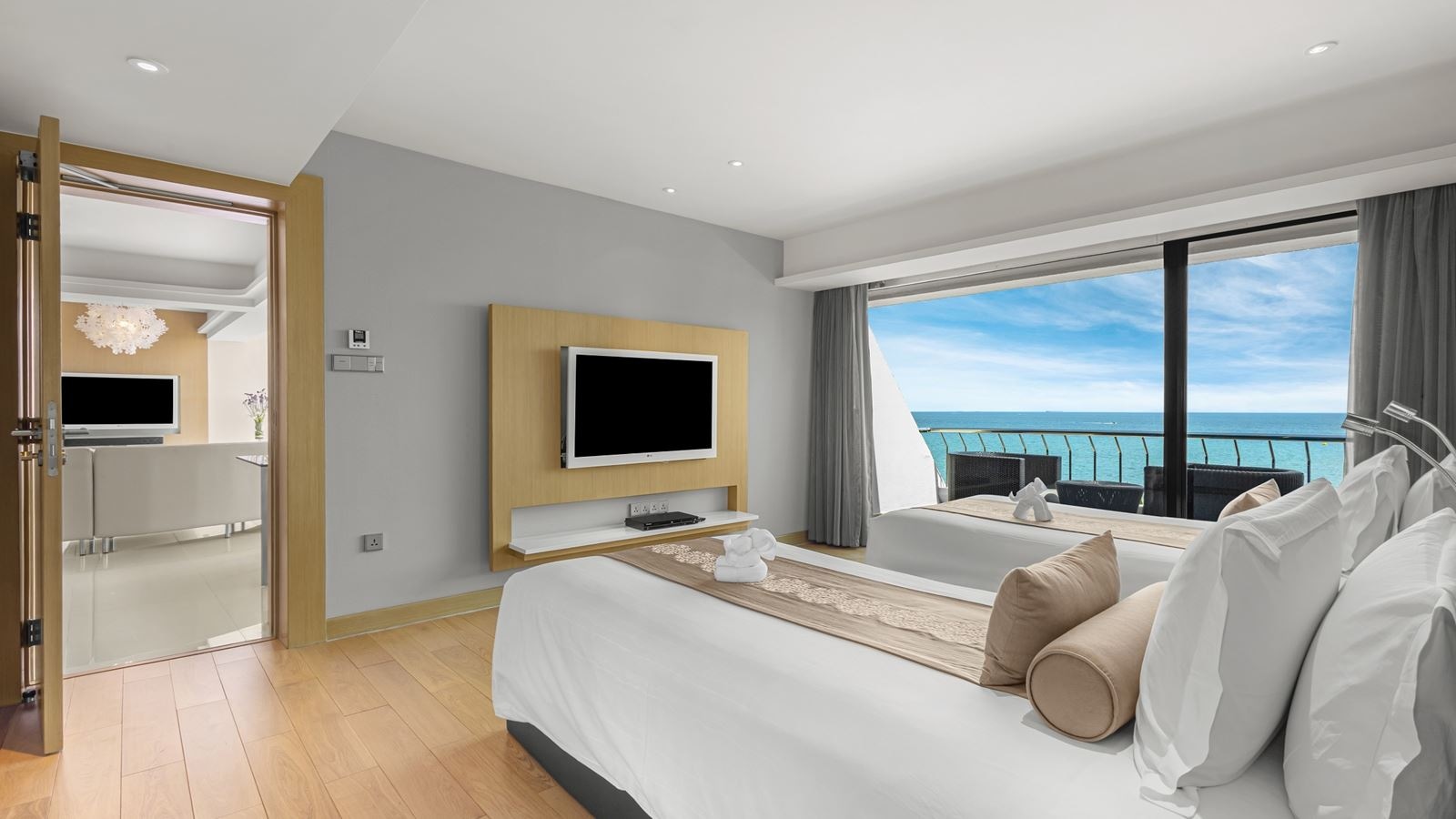 rooms-presidential-platinum-suite-and-beach-pavilion
