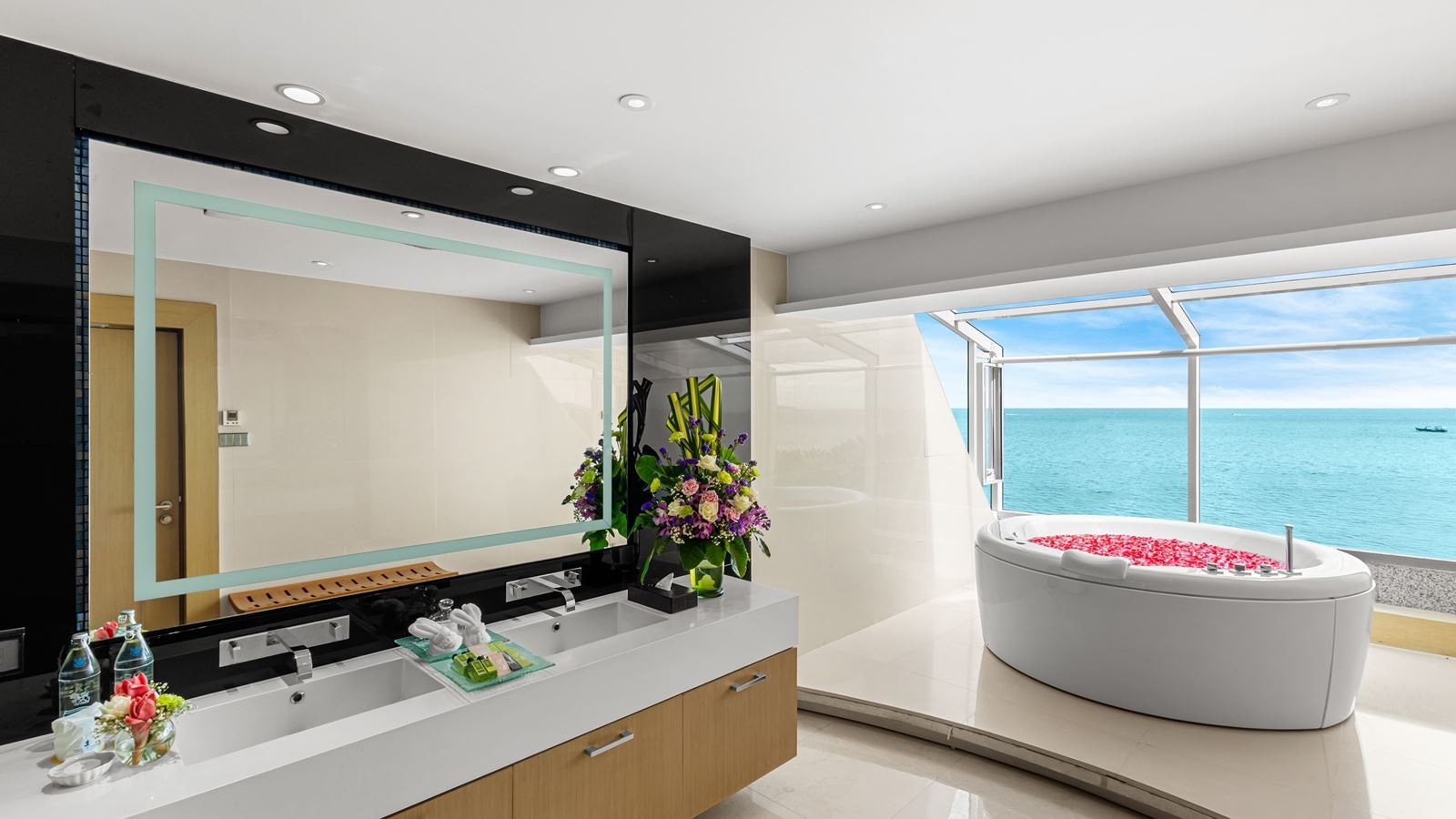 rooms-presidential-platinum-suite-and-beach-pavilion