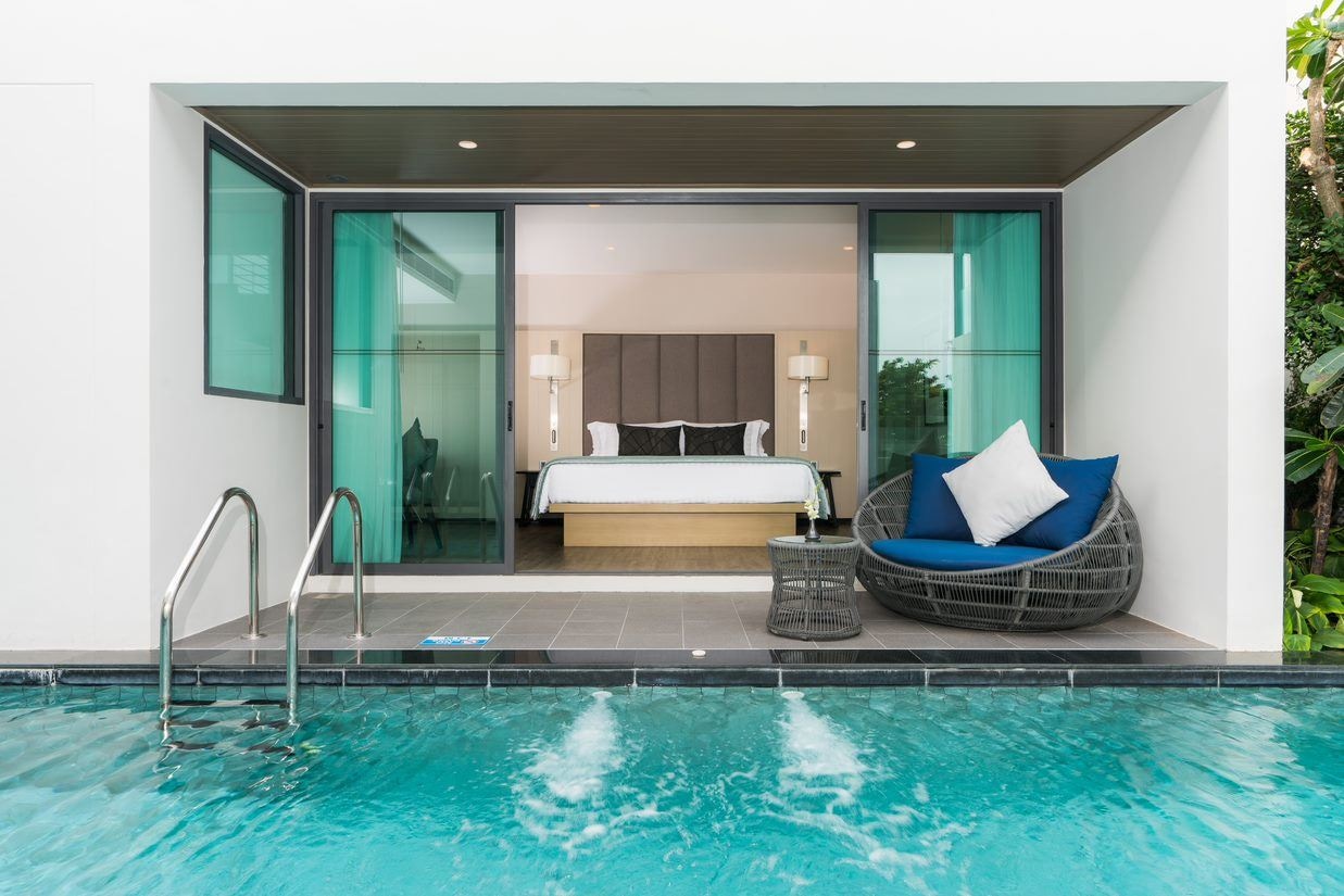 rooms-premier-pool-access