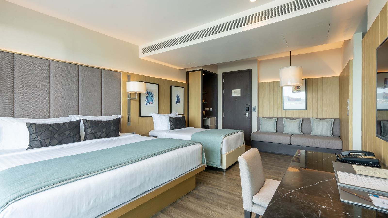 rooms-family-seaview