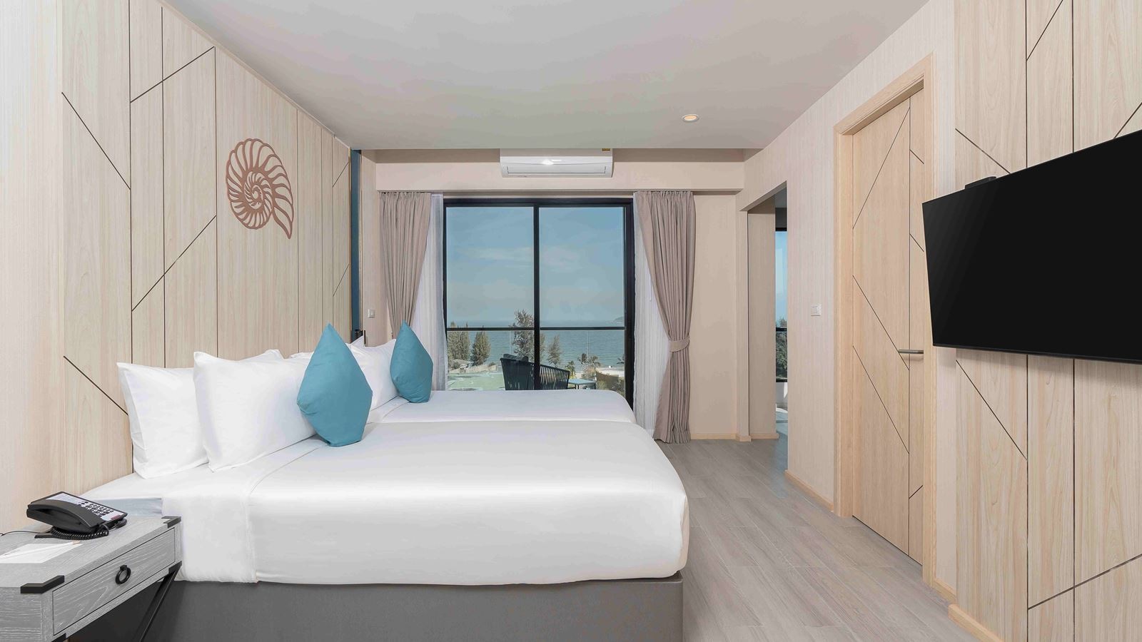 rooms-deluxe-sea-view-room