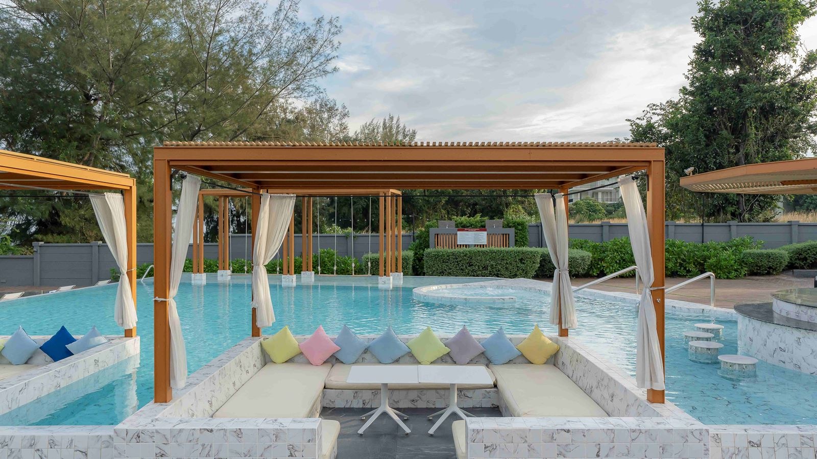 restaurants-carapace-beach-club