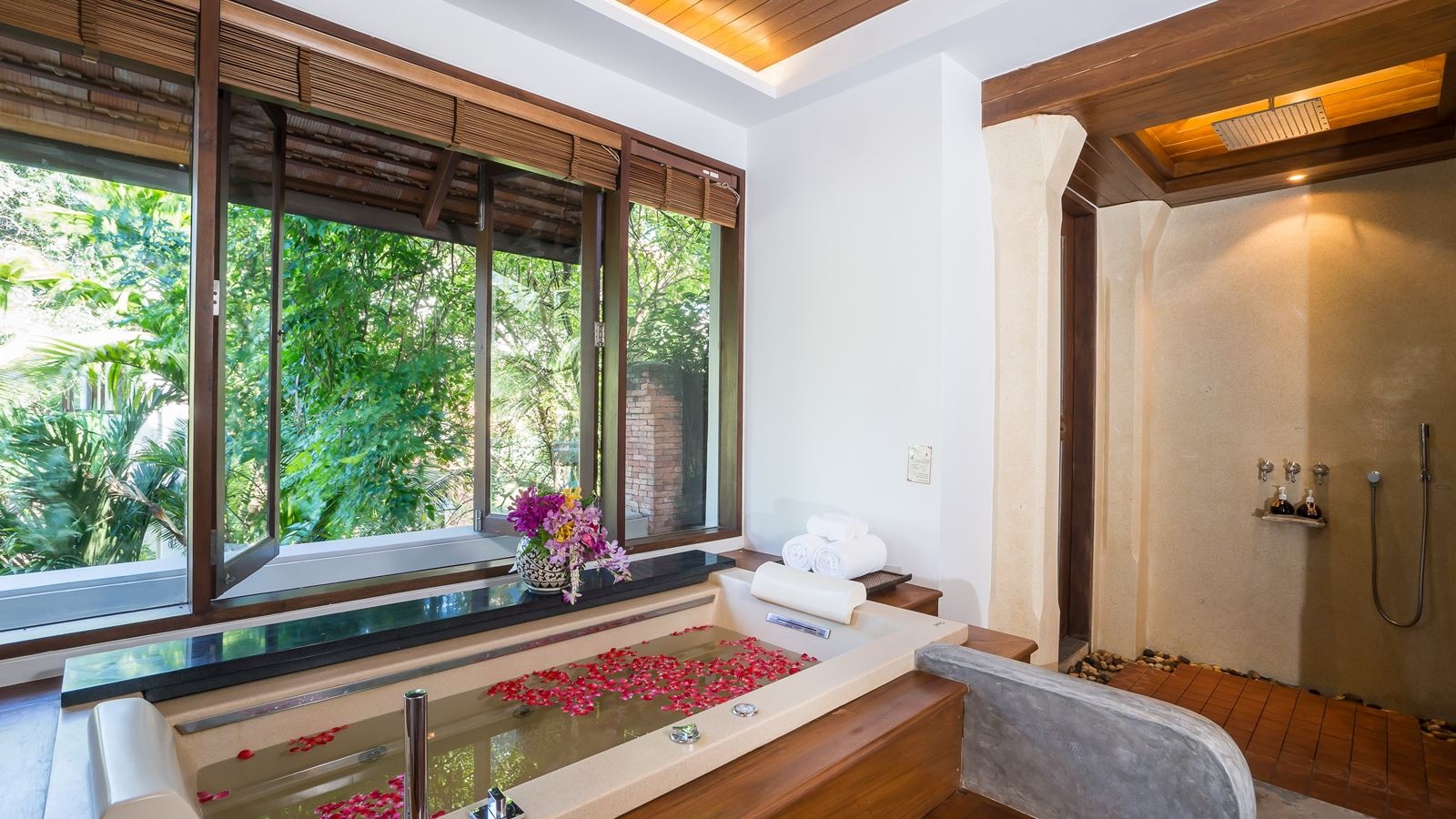 rooms-grand-deluxe-suite-garden-view