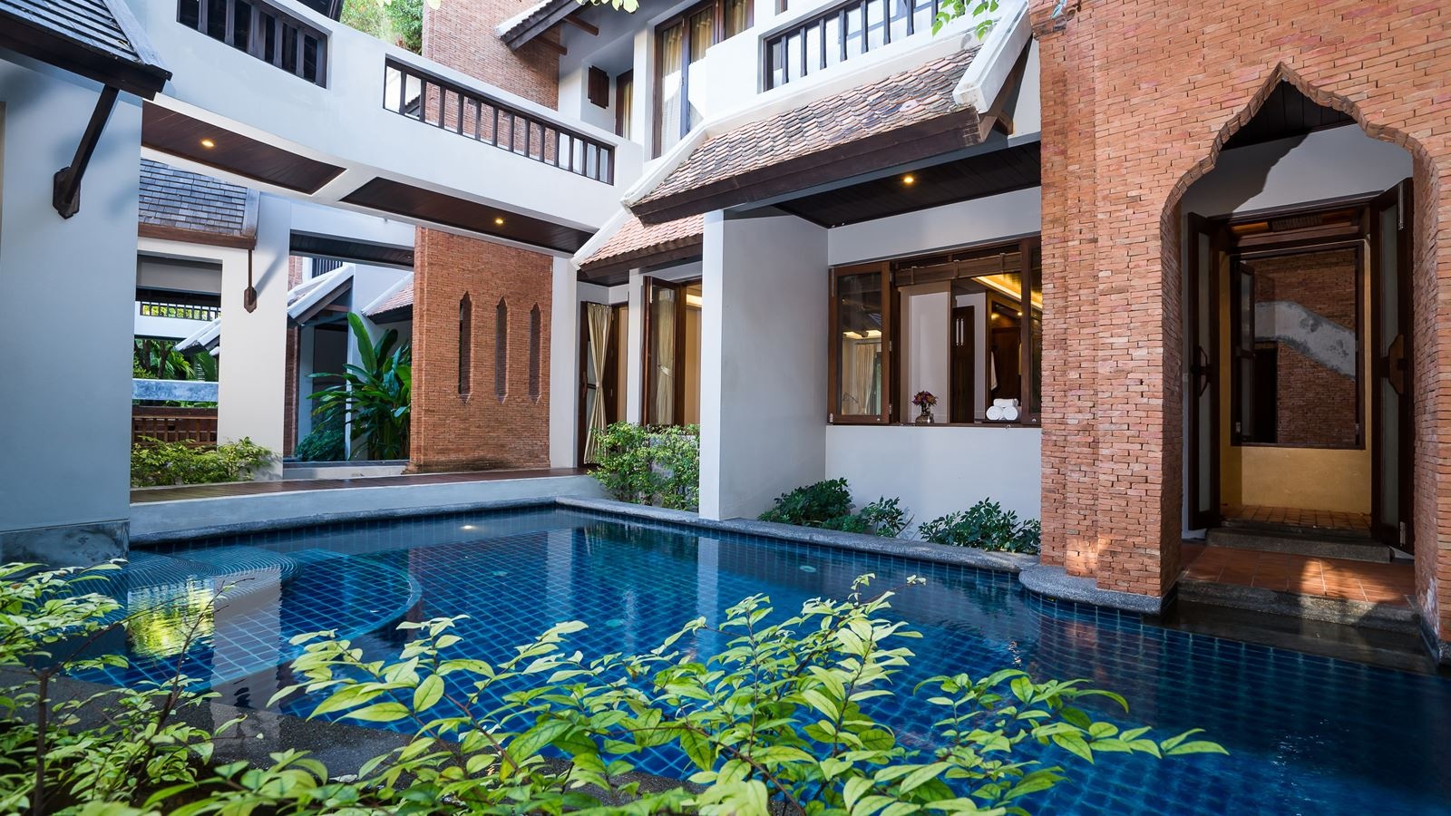 rooms-pool-suite-garden-view