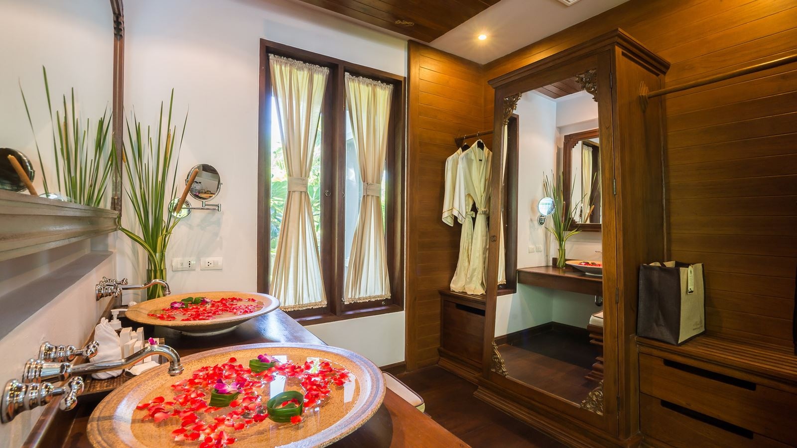 rooms-family-pool-suite-garden-view