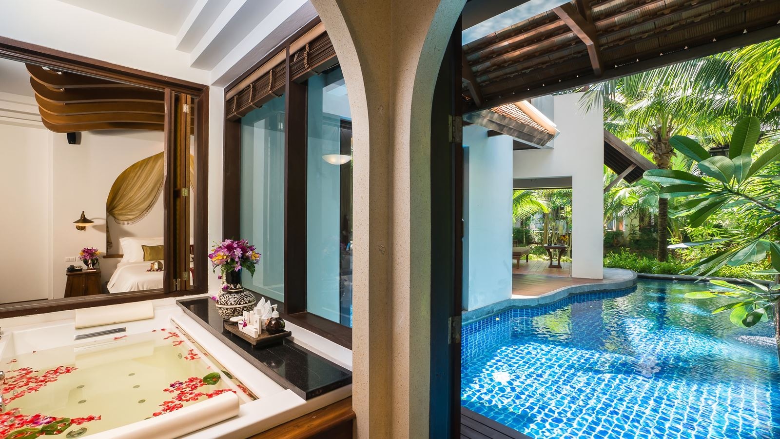 rooms-family-pool-suite-garden-view