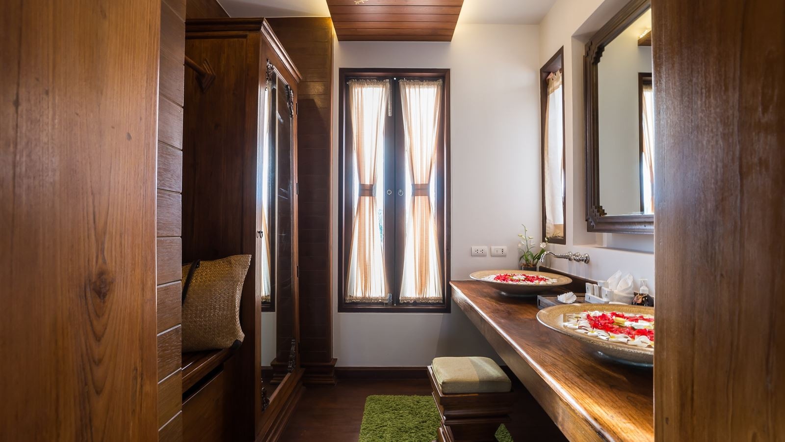 rooms-pool-villa-garden-view