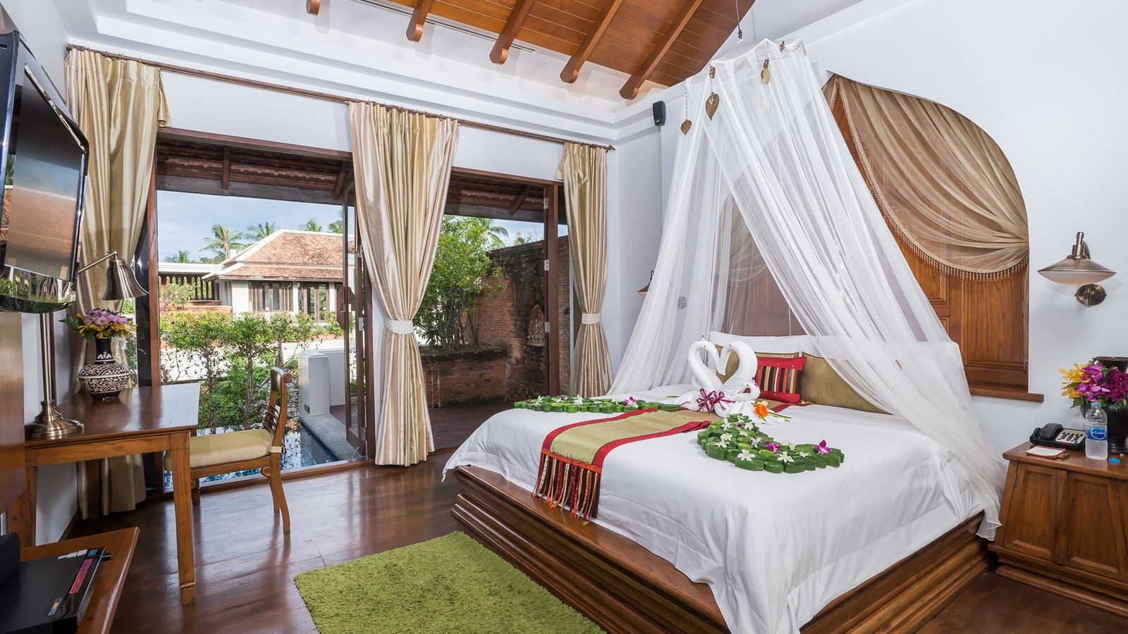 rooms-pool-villa-garden-view