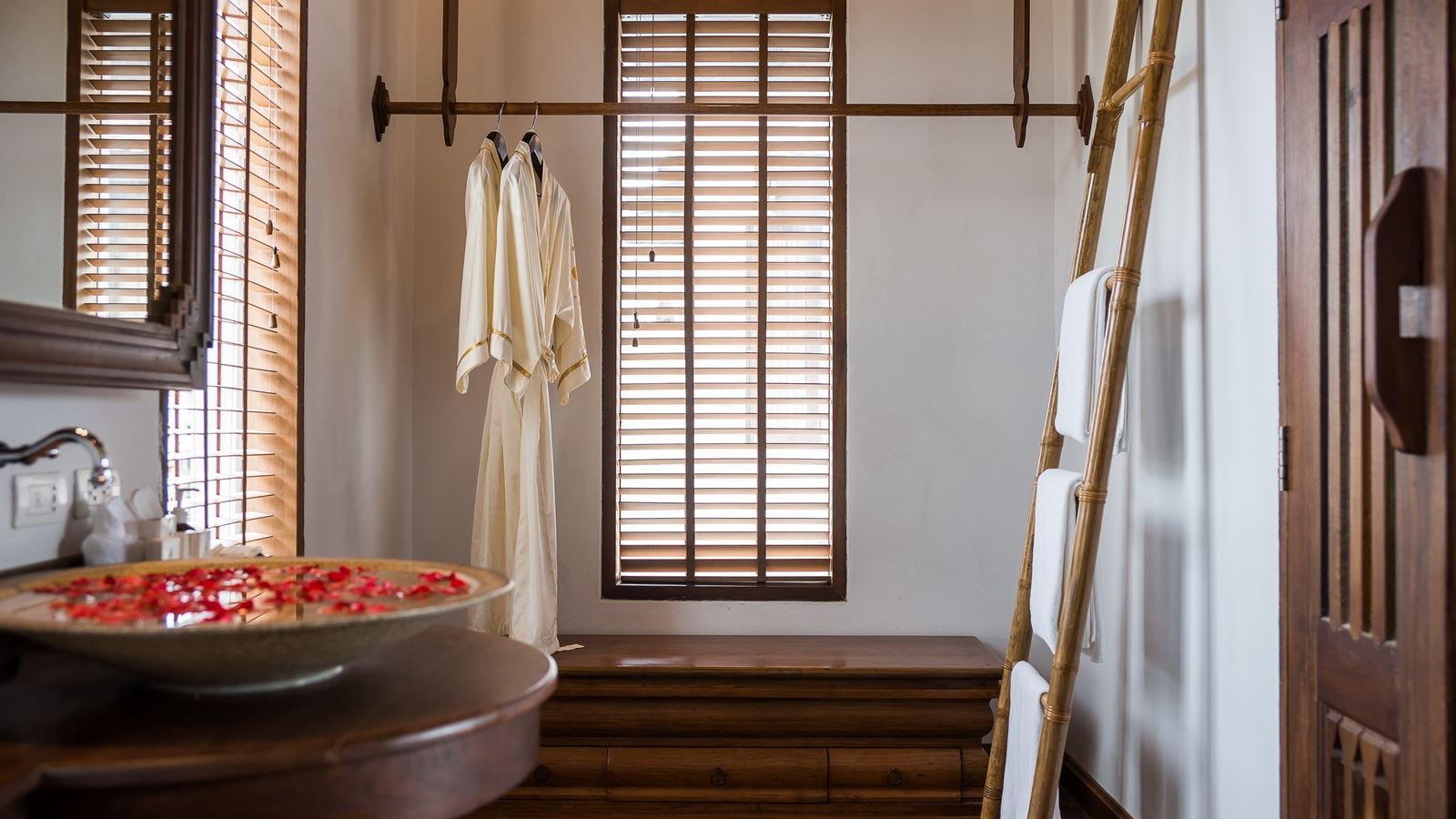 rooms-pool-villa-garden-view