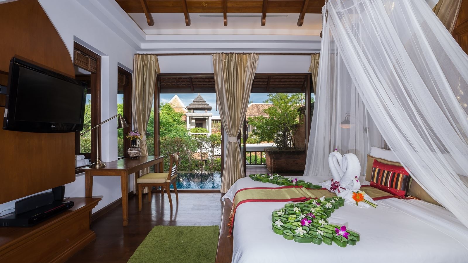 rooms-family-pool-villa-garden-view