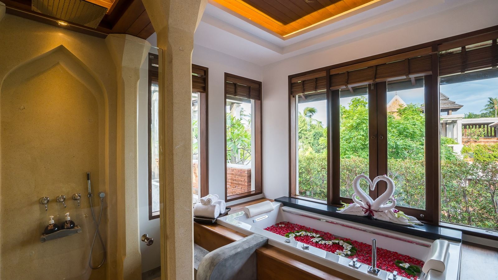 rooms-family-pool-villa-garden-view