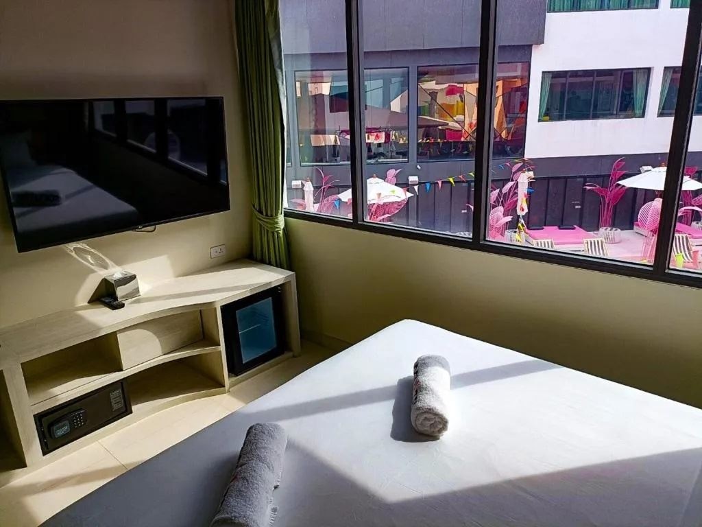 rooms-superior-pool-view