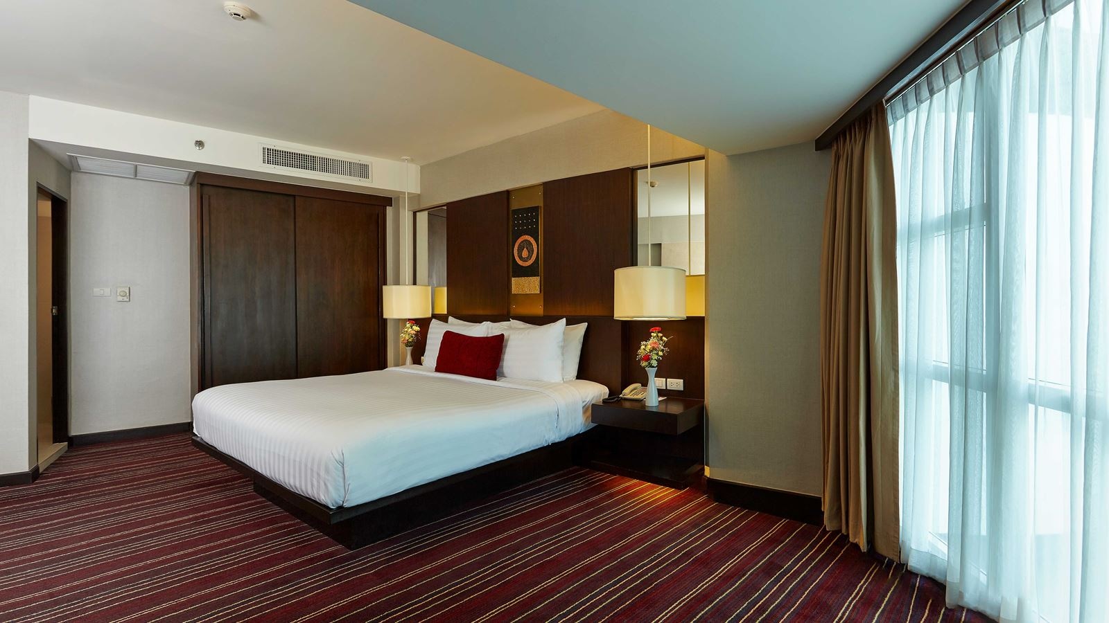 rooms-superior-suite-tower-wing