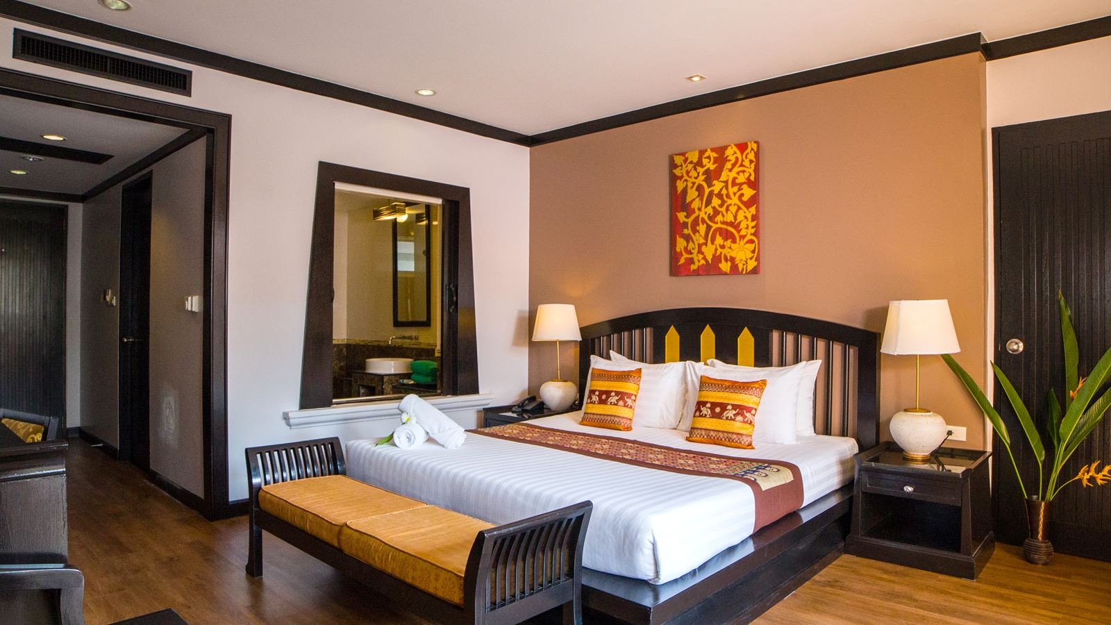 rooms-pool-side-room