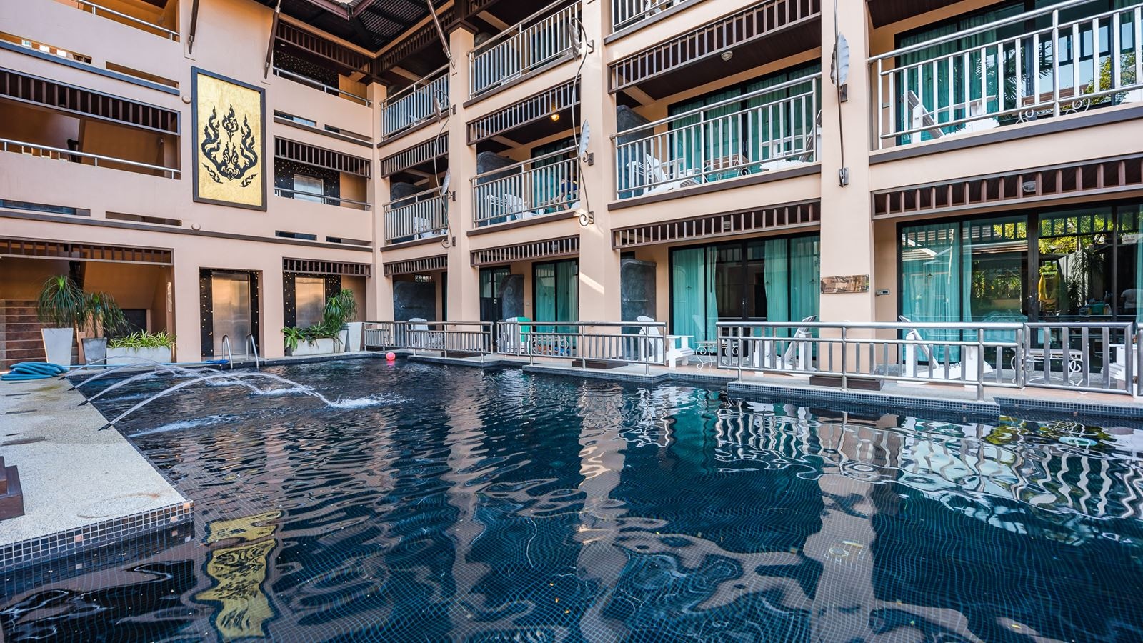 rooms-pool-access-room