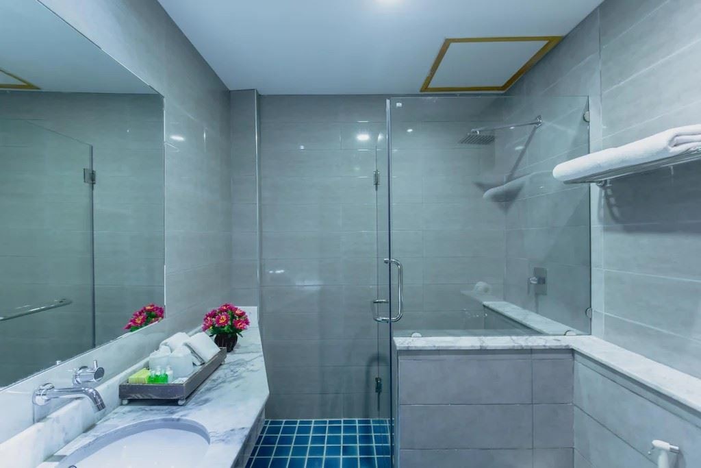 rooms-deluxe-triple-room