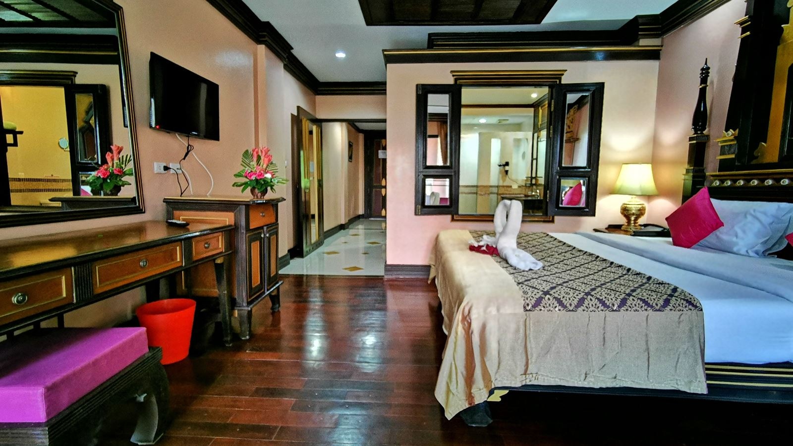 rooms-deluxe-pool-view