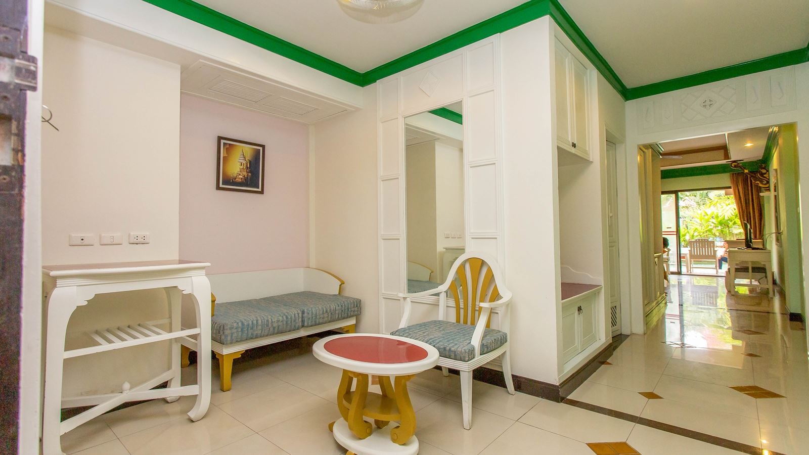 rooms-suite-pool-view