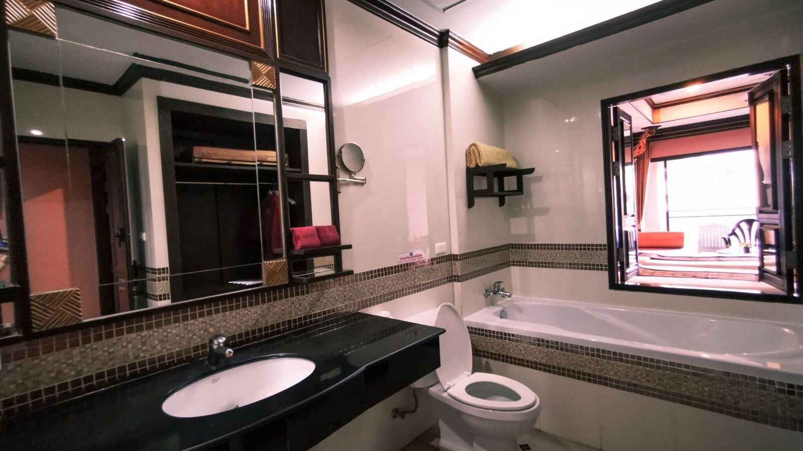 rooms-suite-pool-view