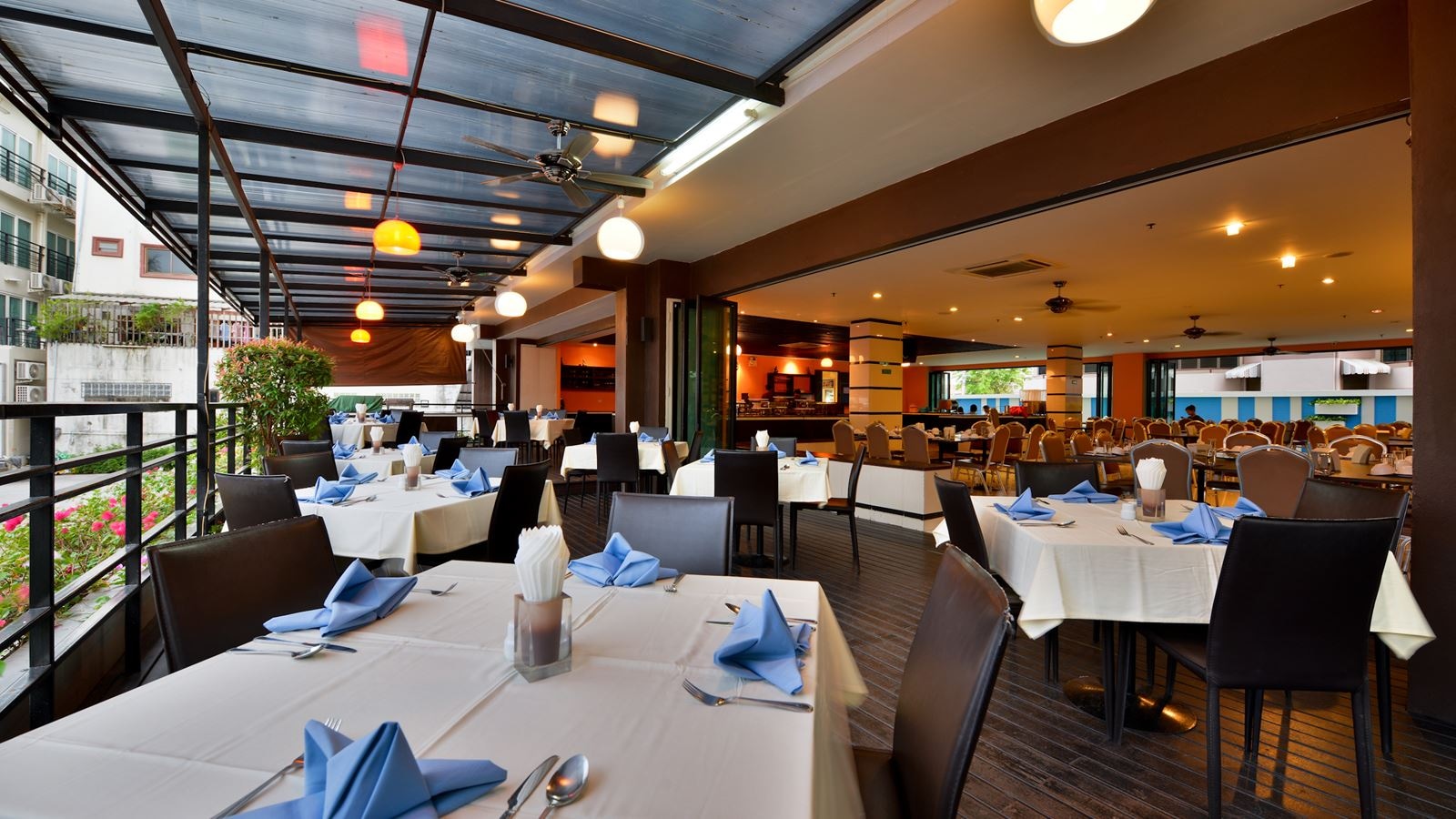 restaurants-voila-bar--restaurant