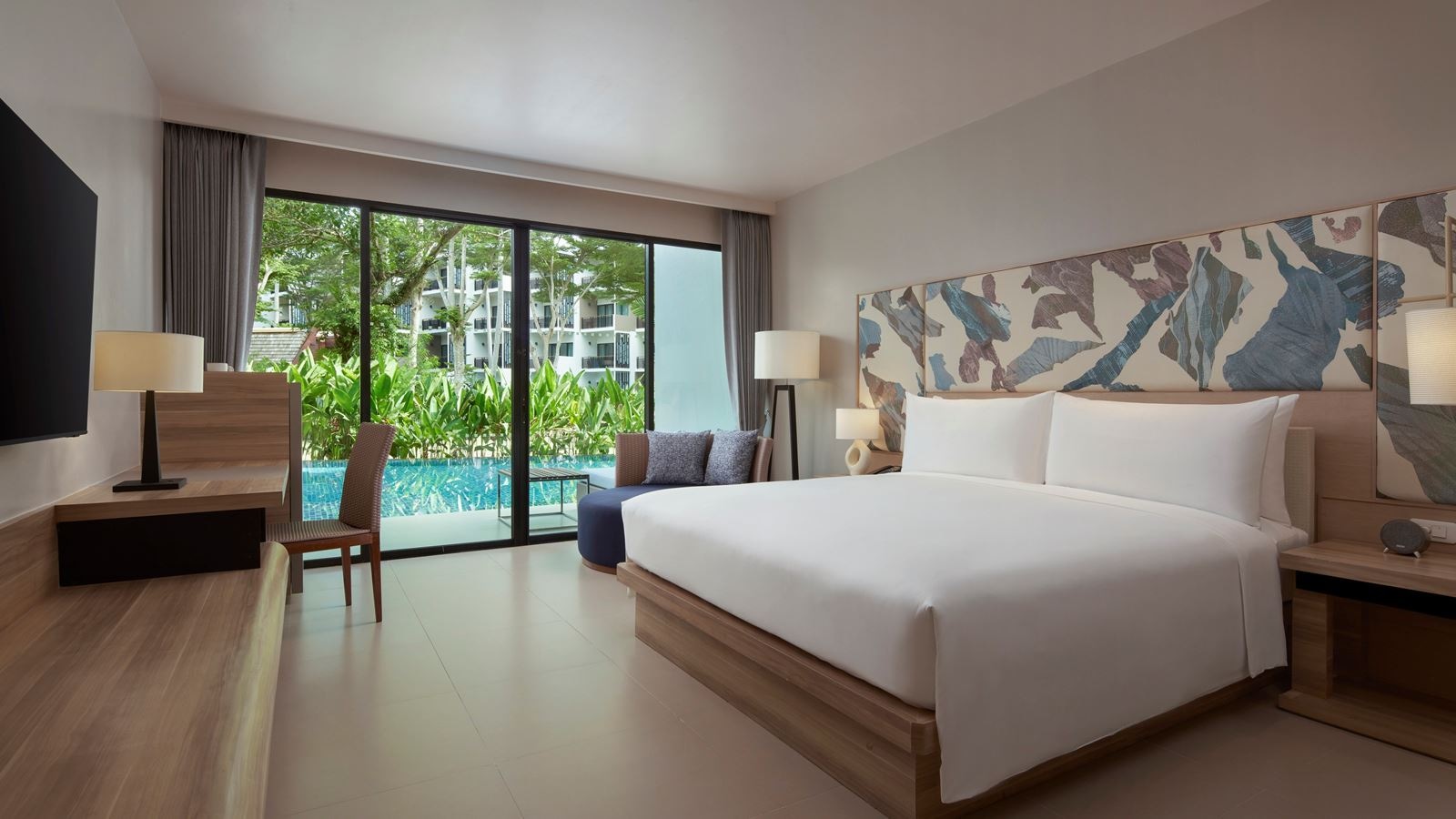 rooms-premium-pool-access