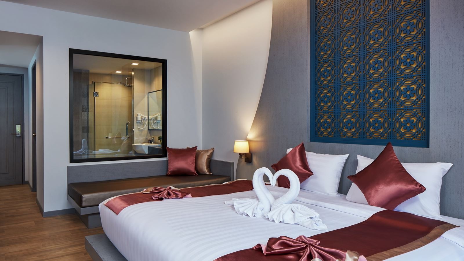 rooms-pool-access-fantasy