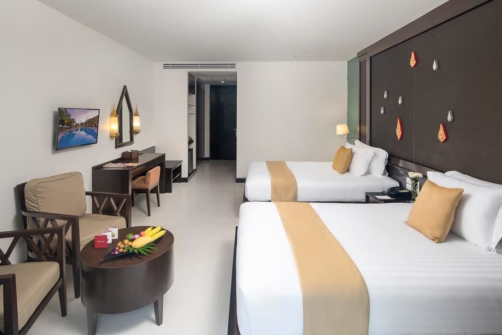 rooms-deluxe-pool-view