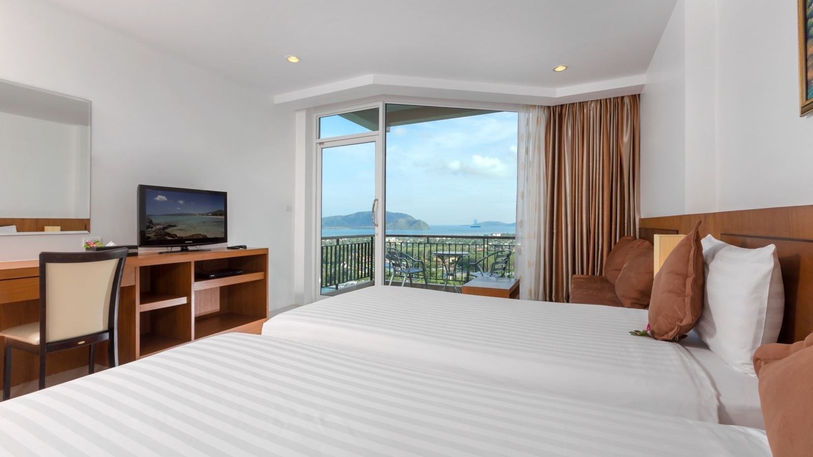 rooms-deluxe-sea-view