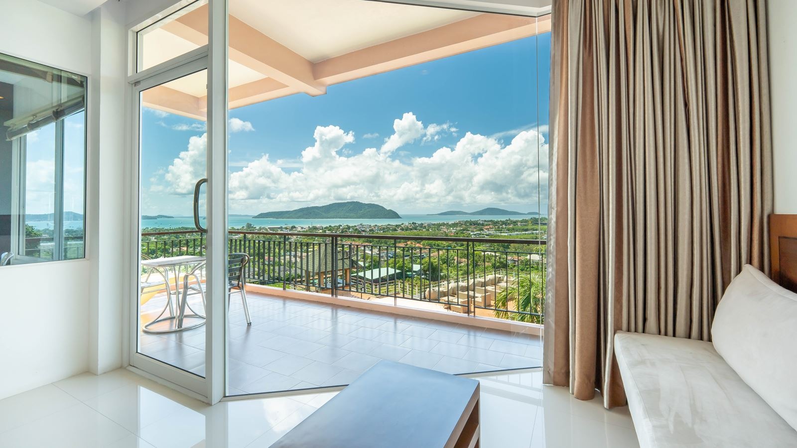 rooms-jacuzzi-suite-sea-view