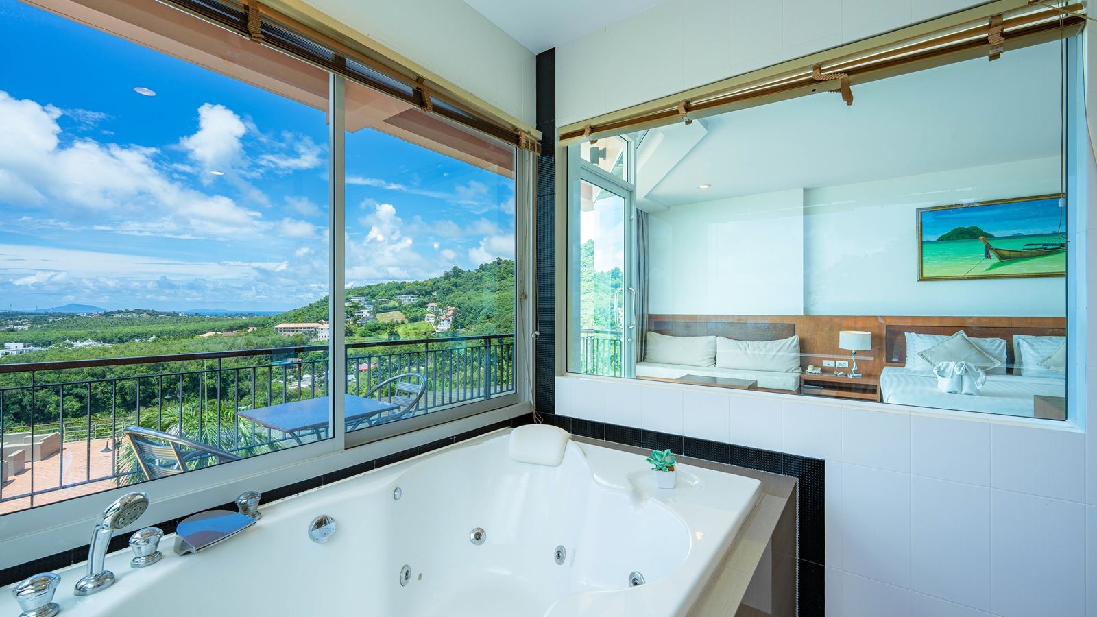 rooms-jacuzzi-suite-sea-view