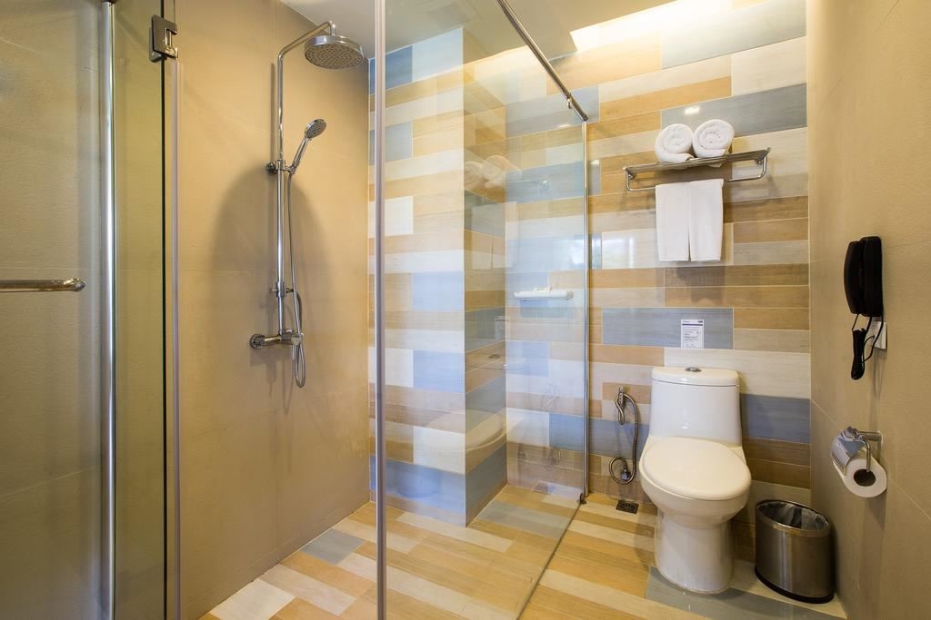 rooms-family-pool-access-room