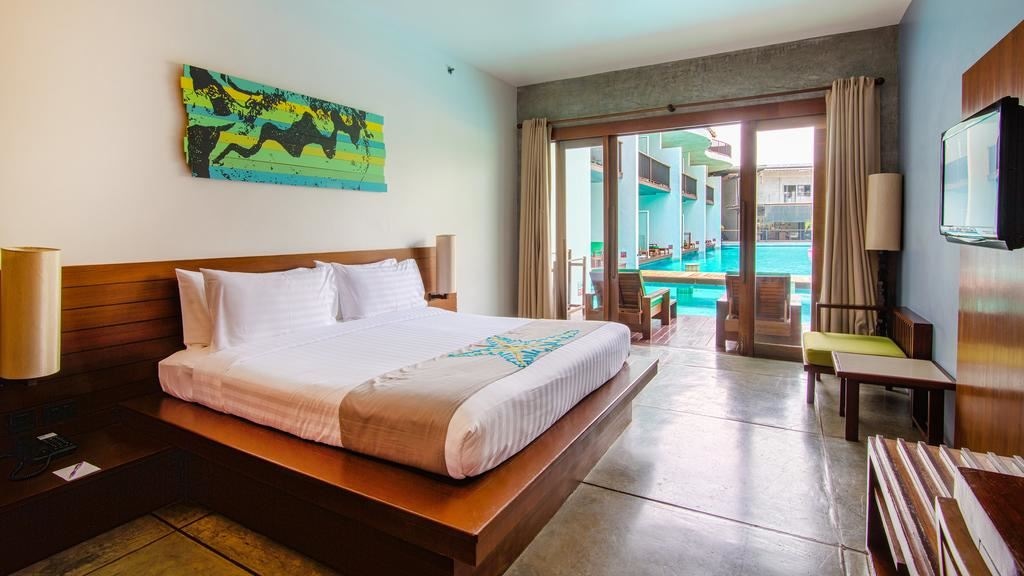 rooms-family-pool-access-room