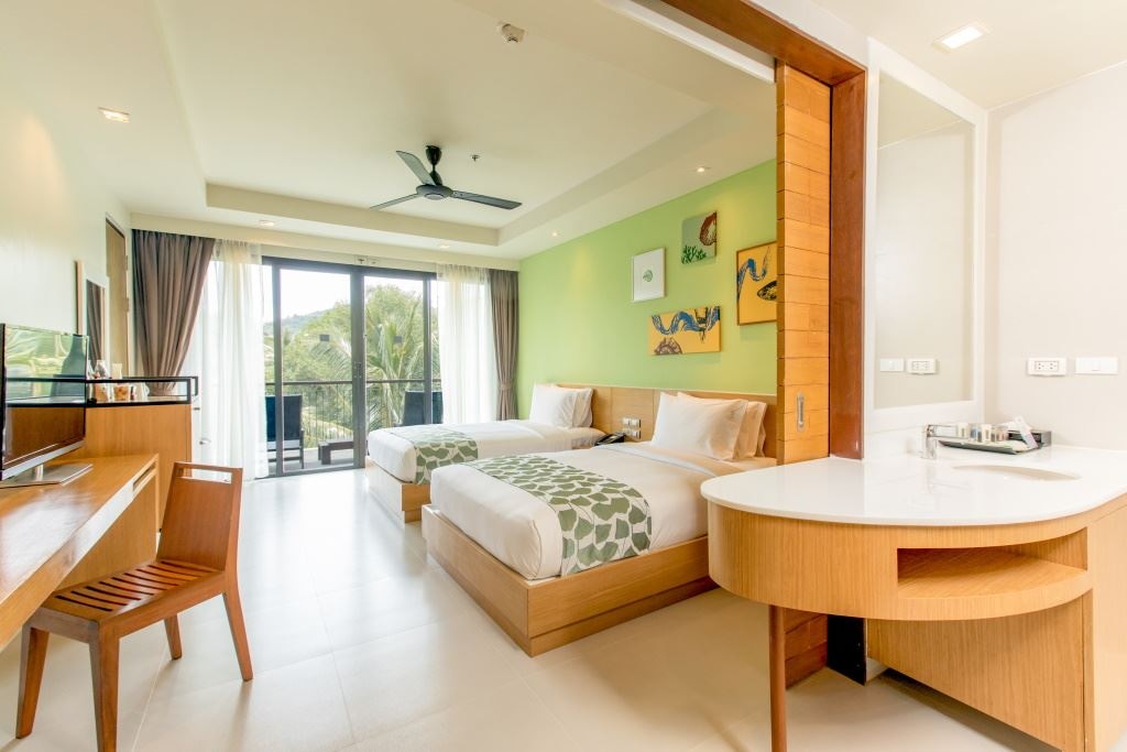 rooms-family-pool-view-room