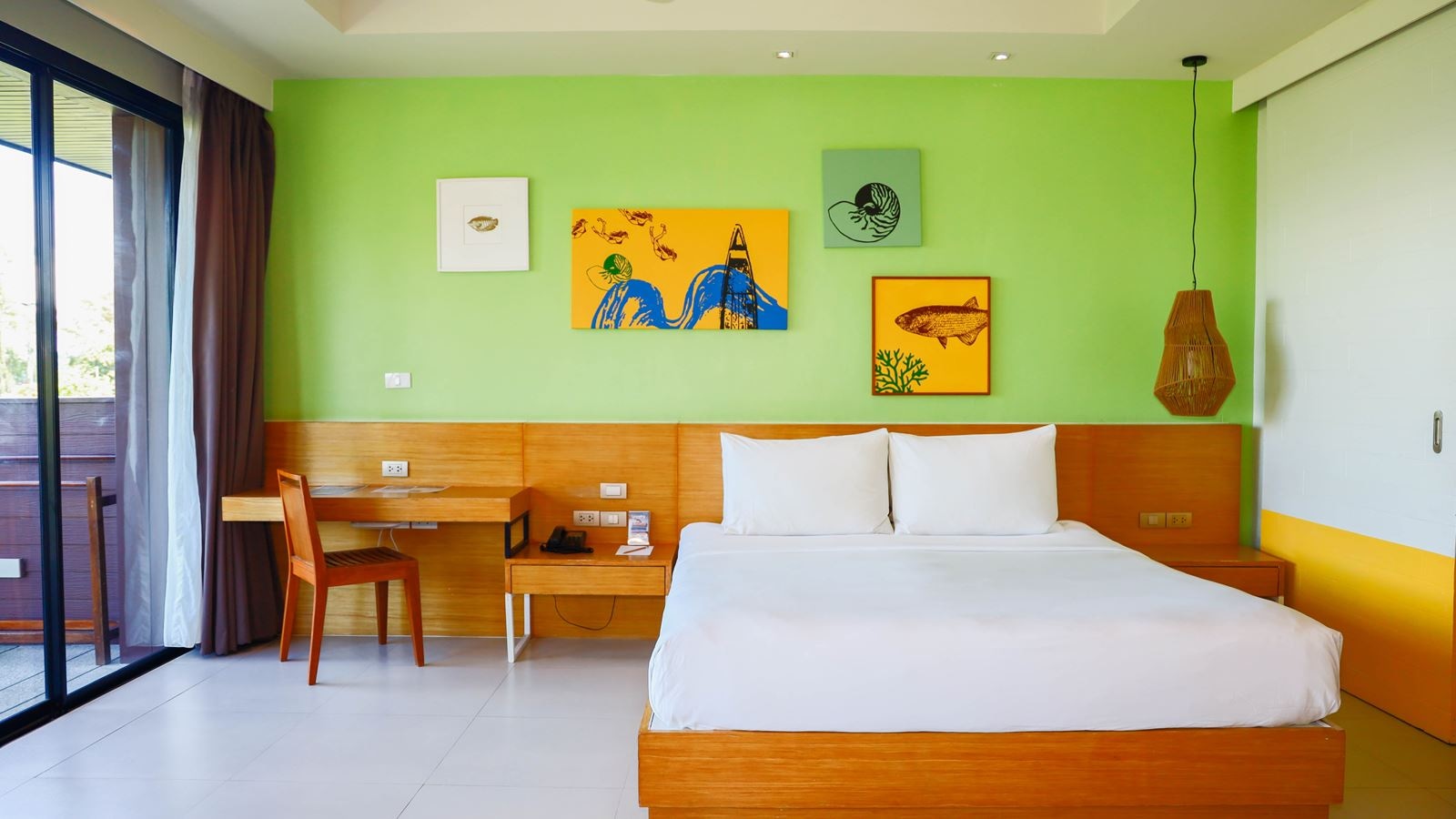 rooms-kids-suite-with-pool-view