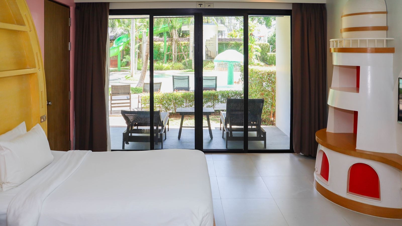 rooms-two-bed-room-family-suite-with-pool-view