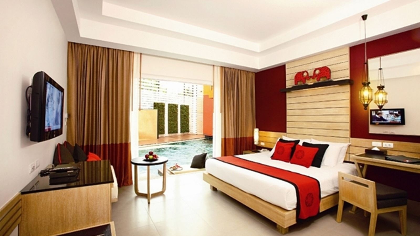 rooms-pool-access-room