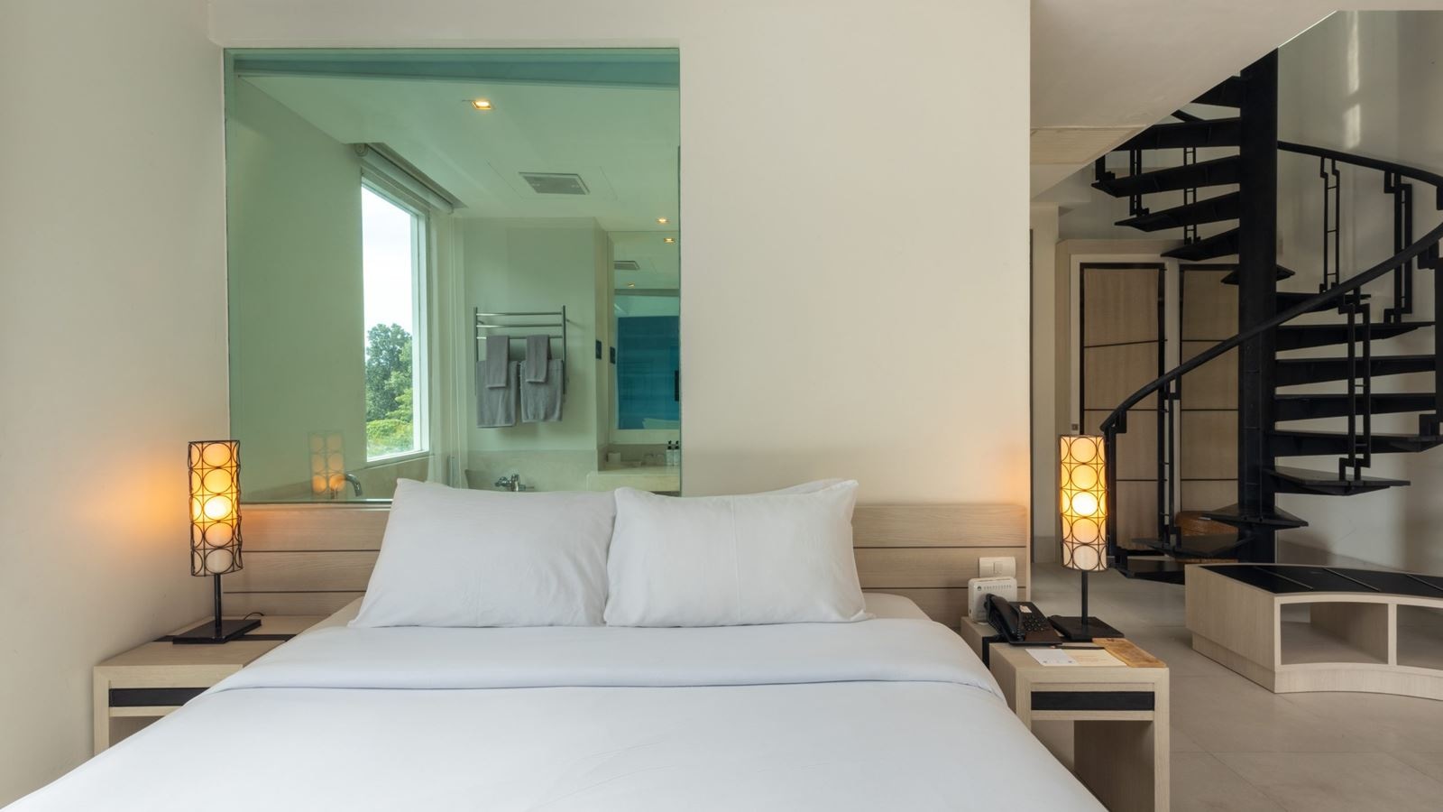 rooms-moon-deck-suite