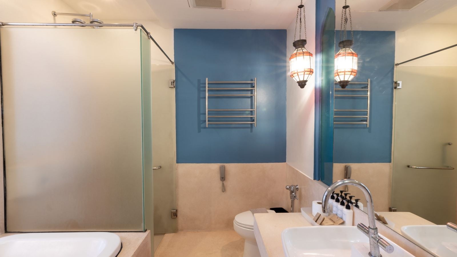 rooms-honeymoon-suite