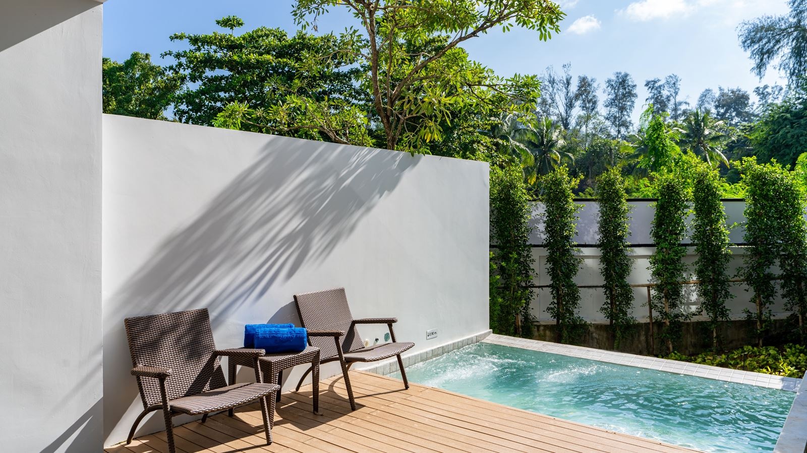 rooms-grand-deluxe-jacuzzi-access-room