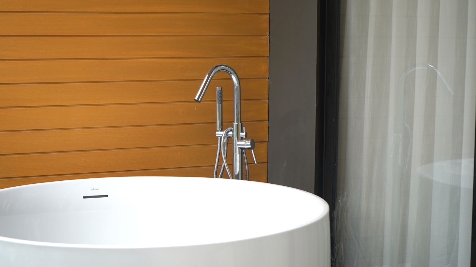 rooms-deluxe-plus-with-outdoor-bathtub