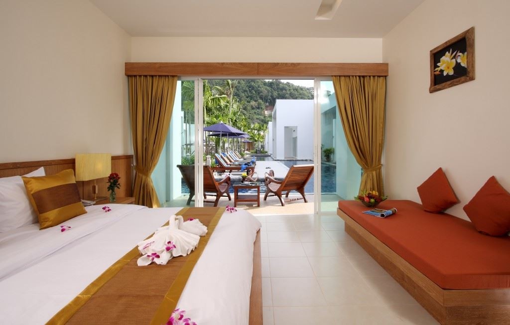 rooms-deluxe-pool-access