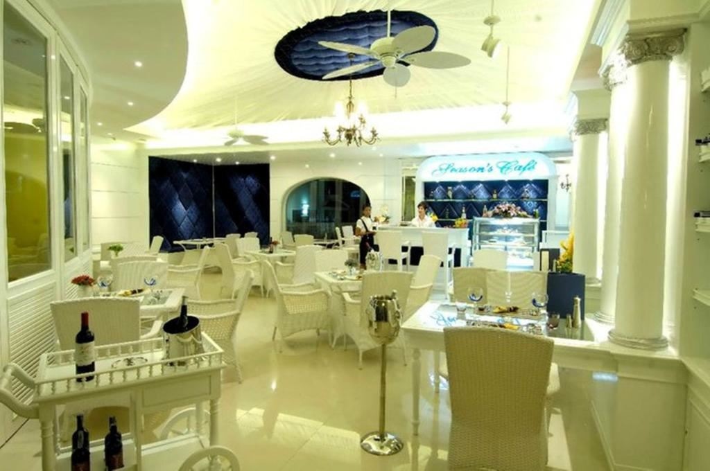 restaurants-seasonss-cafe