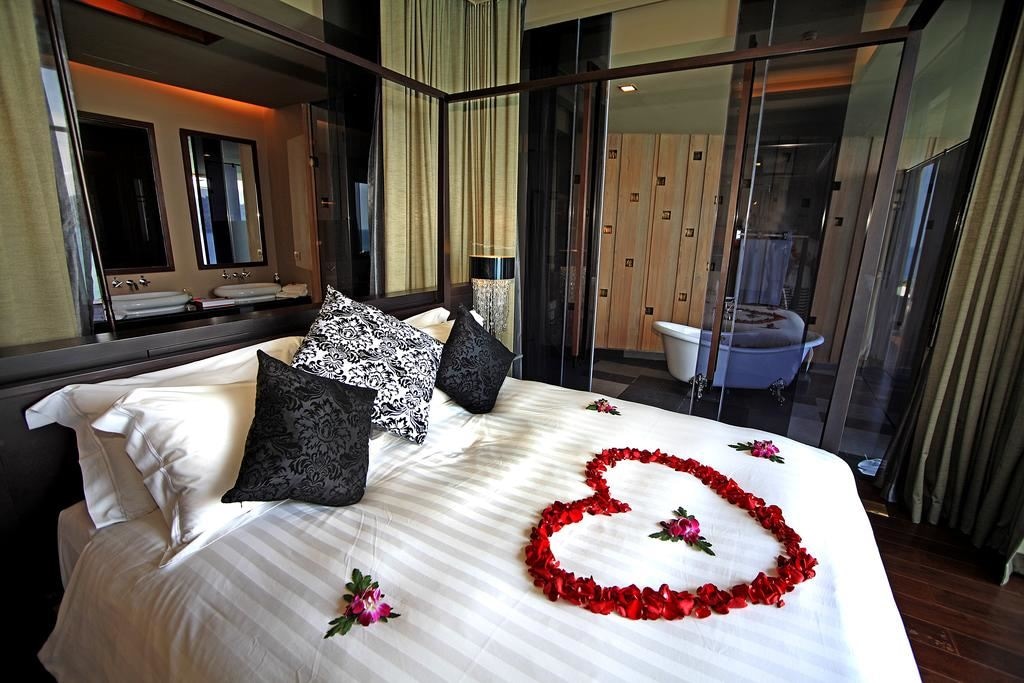 rooms-honeymoon-suite