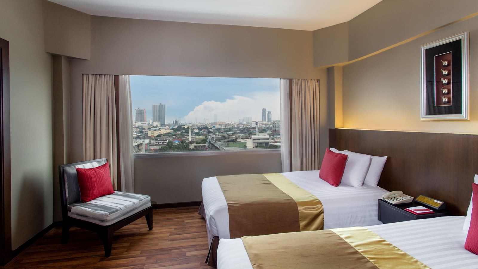rooms-plaza-suite-citiview