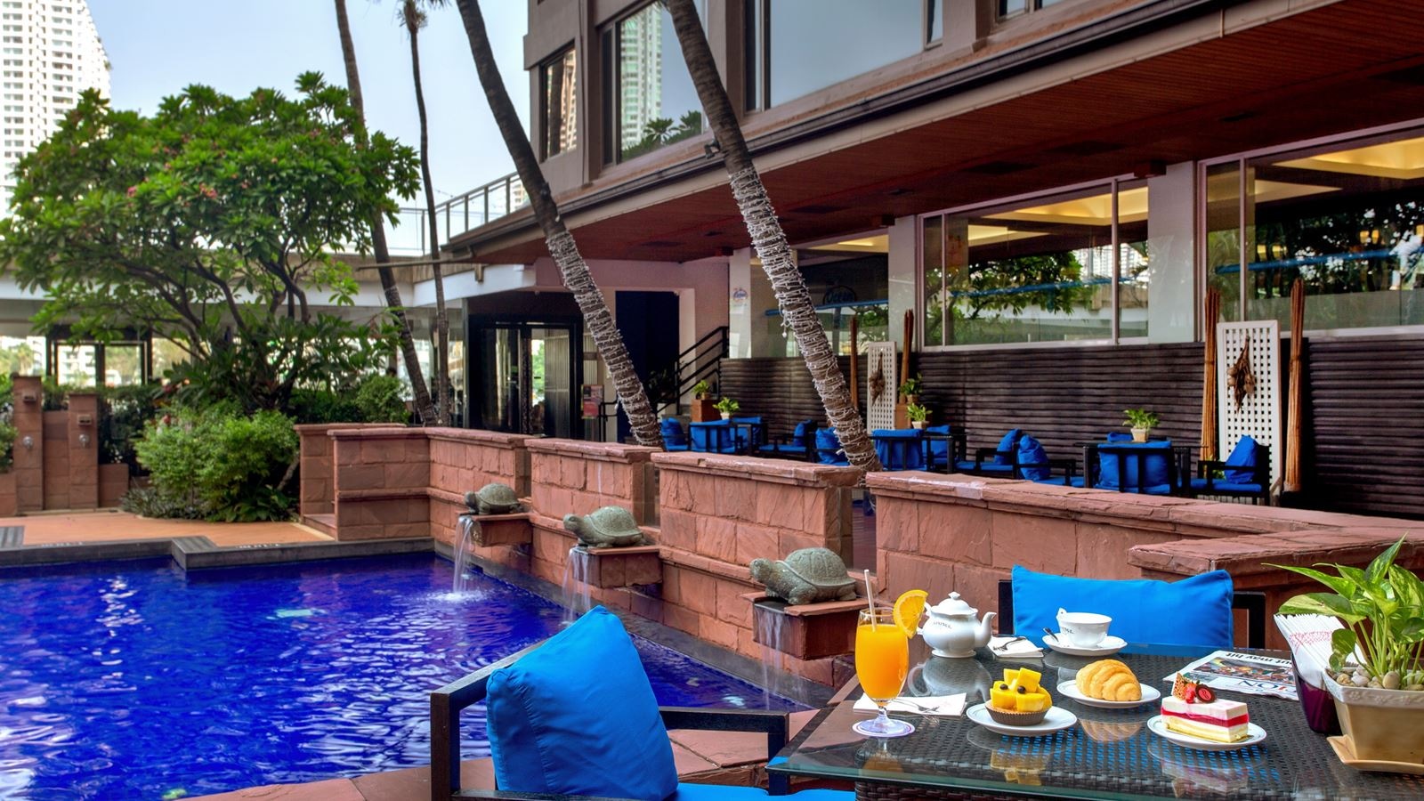 bars-sala-thai-pool-bar