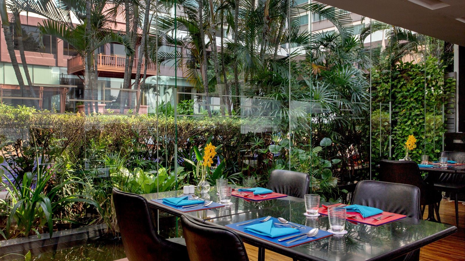 restaurants-the-wave-restaurant