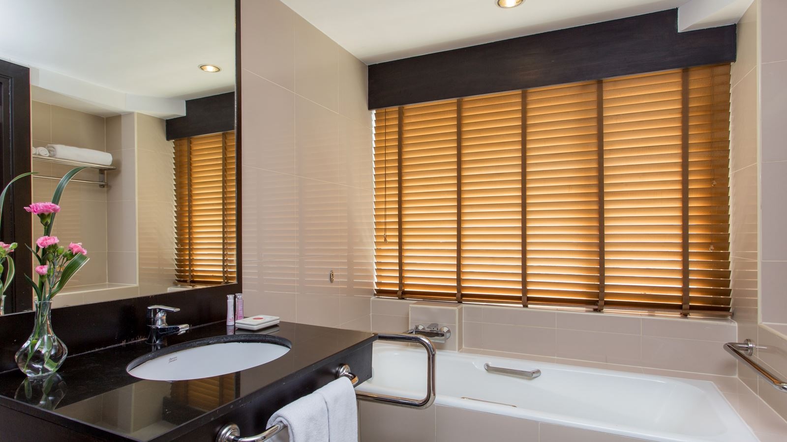 rooms-grand-deluxe-room