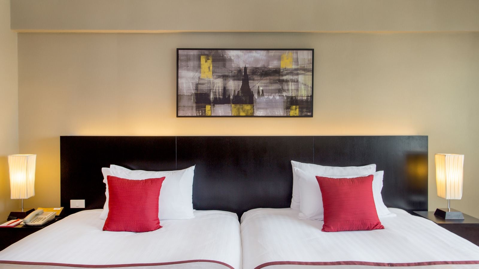 rooms-deluxe-riverview-room