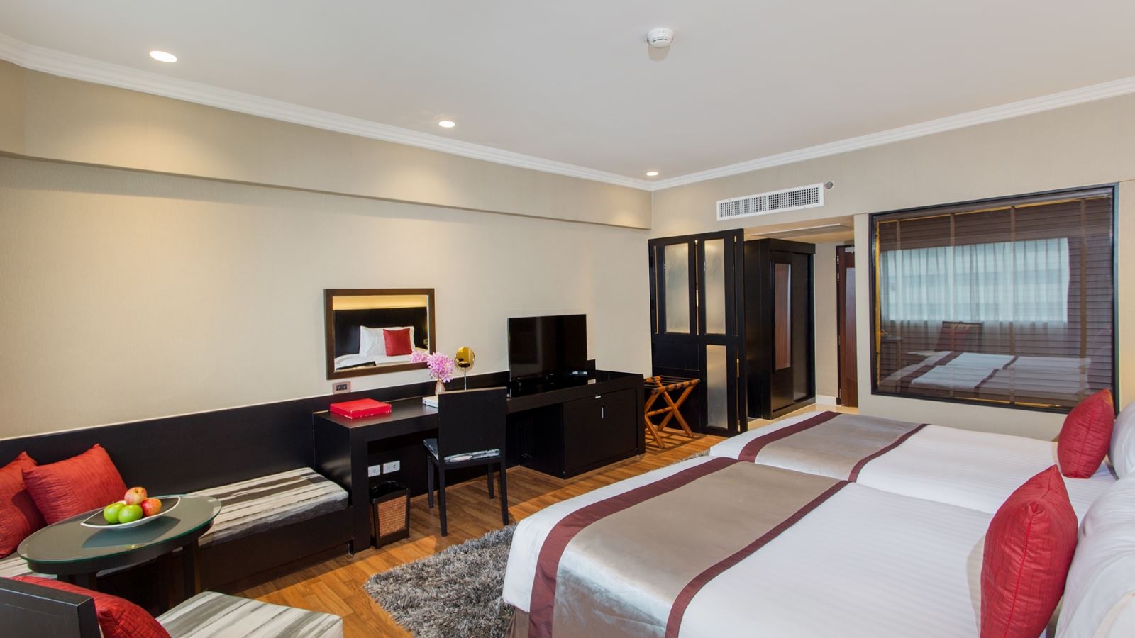 rooms-deluxe-riverview-room